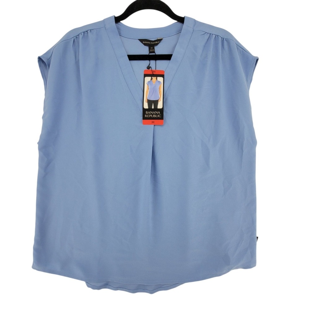 Banana Republic Women's M Sleeveless V-Neck Blouse Light Blue Office Work‎ Top